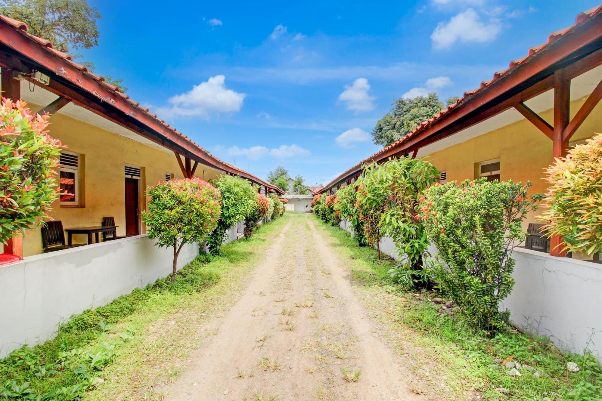 Capital O Hotel Indah Near Pekalongan Eksteriør billede